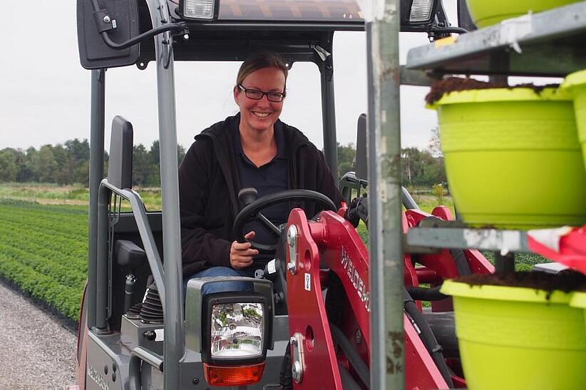 Person auf Maschine, Portrait