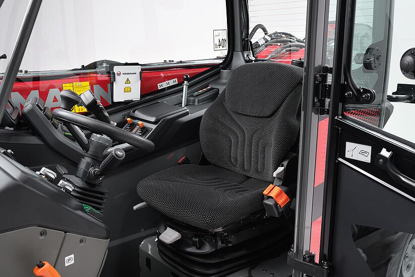 Weidemann telehandler T6025 in studio, Driver's seat (joystick console not spring-loaded)