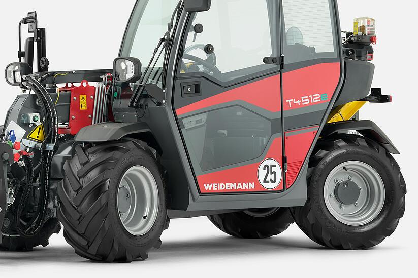 Weidemann telehandler T4512e easy entry and exit, studio