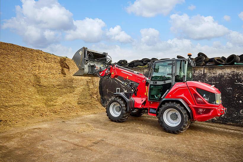 Weidemann Teleskopradlader 4060T mit Silageschneidschaufel auf einem landwirtschaftlichen Betrieb im Einsatz