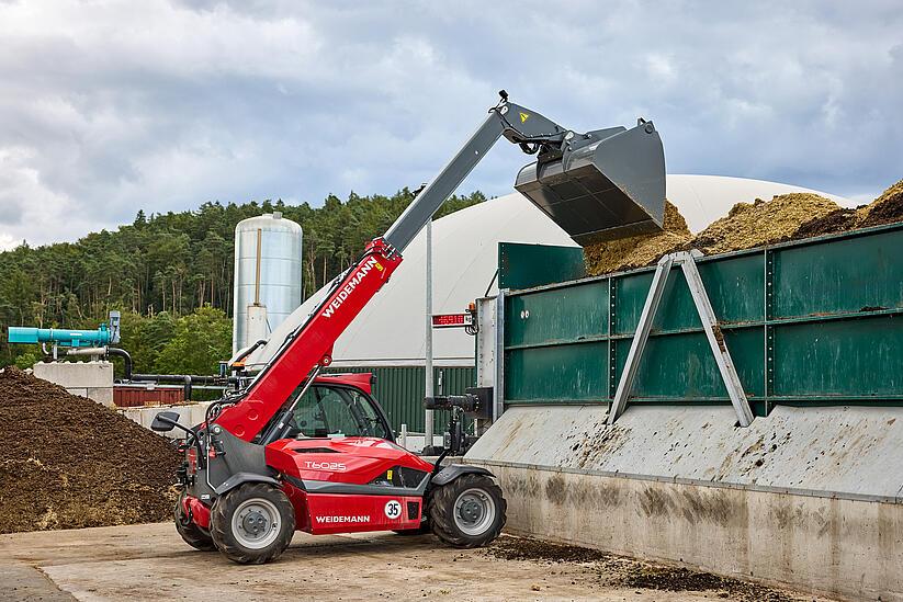 Weidemann telehandler T6025 in studio, telehandler advantages