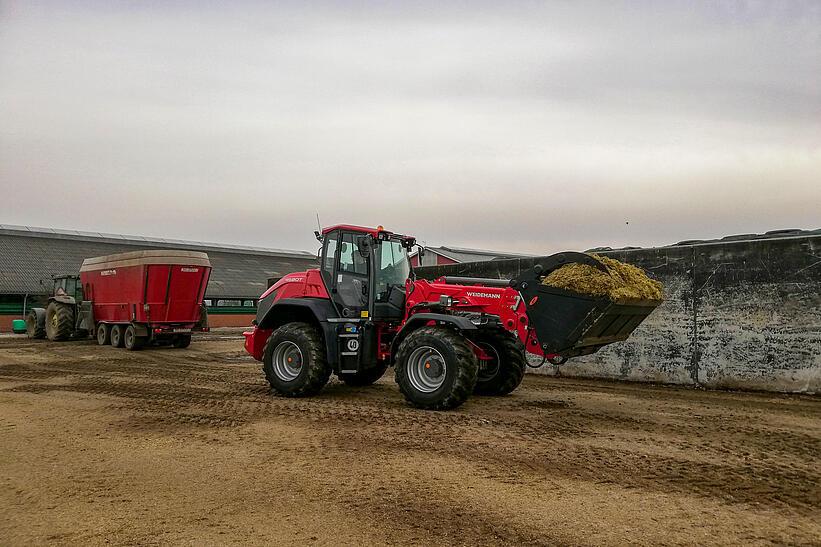 Weidemann Teleskopradlader 9580T im Einsatz mit Leichtgutschaufel