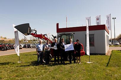 Gruppenbild, Personen und Maschine