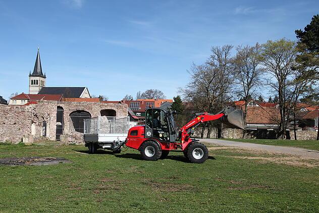 Weidemann 3070 CX80 homlokrakodó használatban