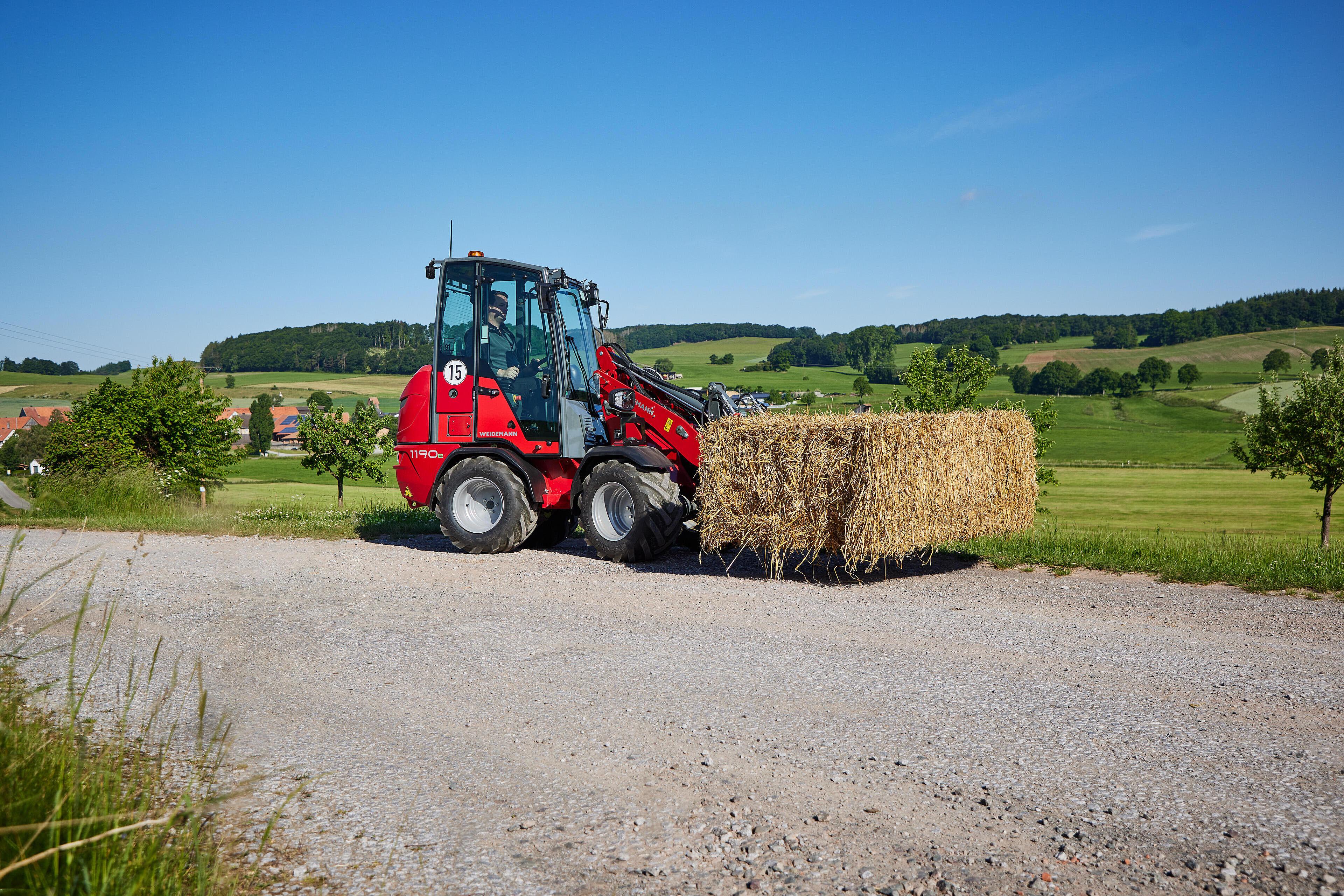 Weidemann Hoftrac 1190e Kabine im Einsatz mit Mulcher