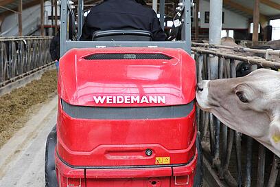 Weidemann Hoftrac 1190e im Einsatz auf einem landwirtschaftlichen Betrieb