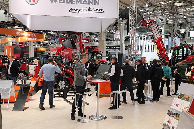 Weidemann Messestand Agritechnica 2023 mit vielen Messebesuchern