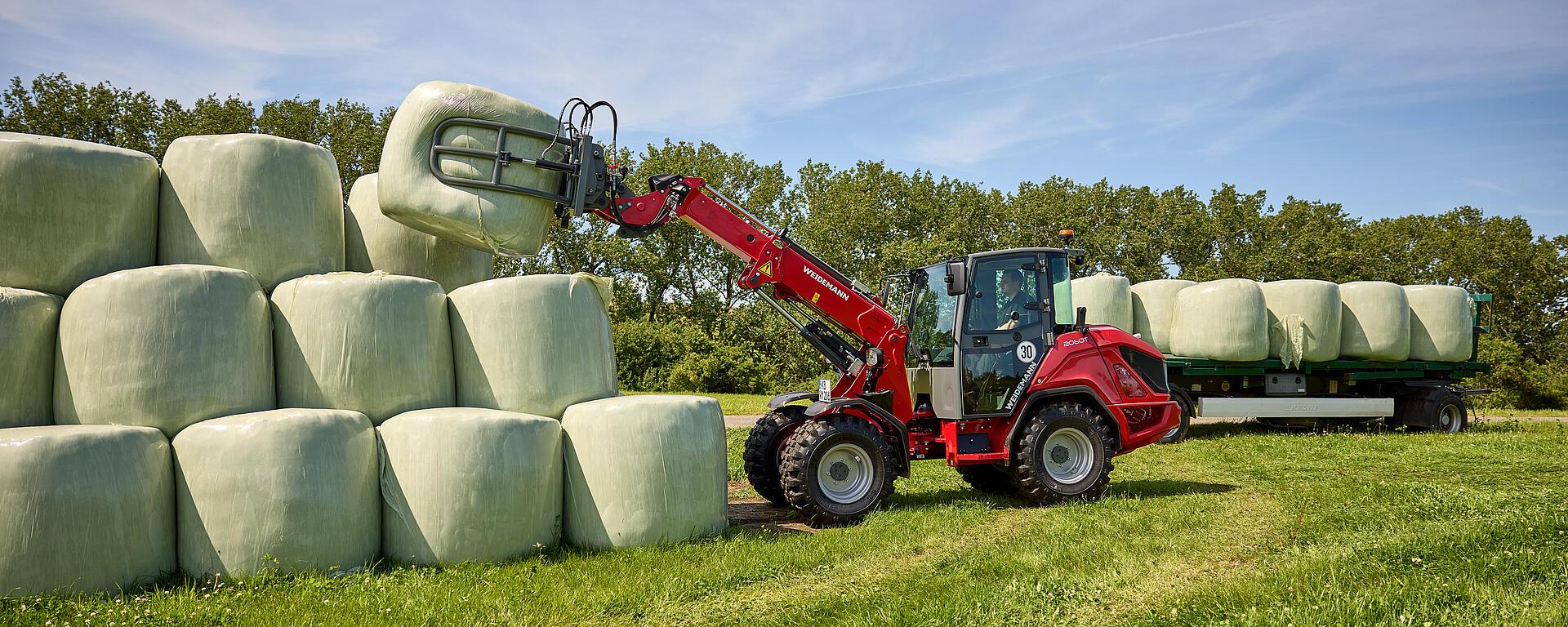 Weidemann telescopic wheel loader 2060T cabin with round bale tongs, application