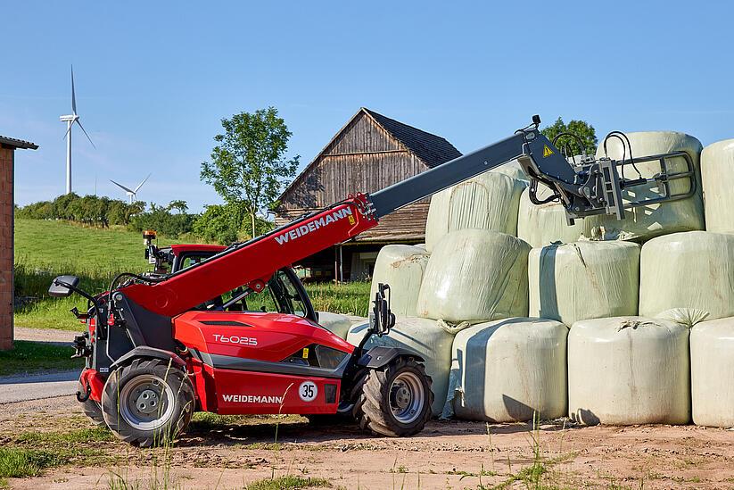 Weidemann telehandler T6025 in application, efficiency