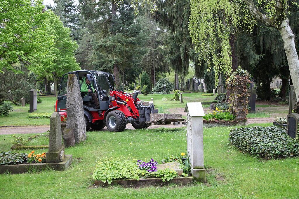 Weidemann wheel loader 2080 in use