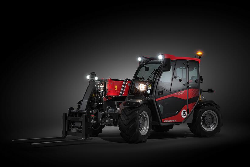 Weidemann telehandler T6025 in studio, lightning